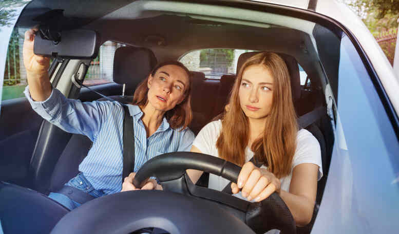 Common Mistakes to Avoid Behind the Wheel